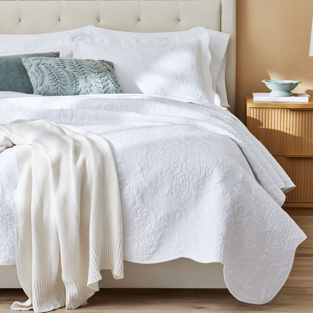 Velmora™ Paisley Medallion Cotton Quilt , Full/Queen, White, Scalloped Bedding