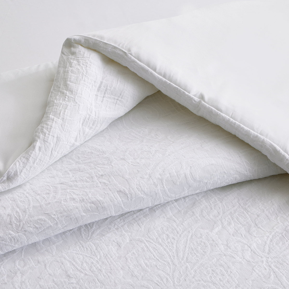 Velmora™ 3-Piece White Paisley Matelasse Comforter Set, Full/Queen - All-Season Bedding