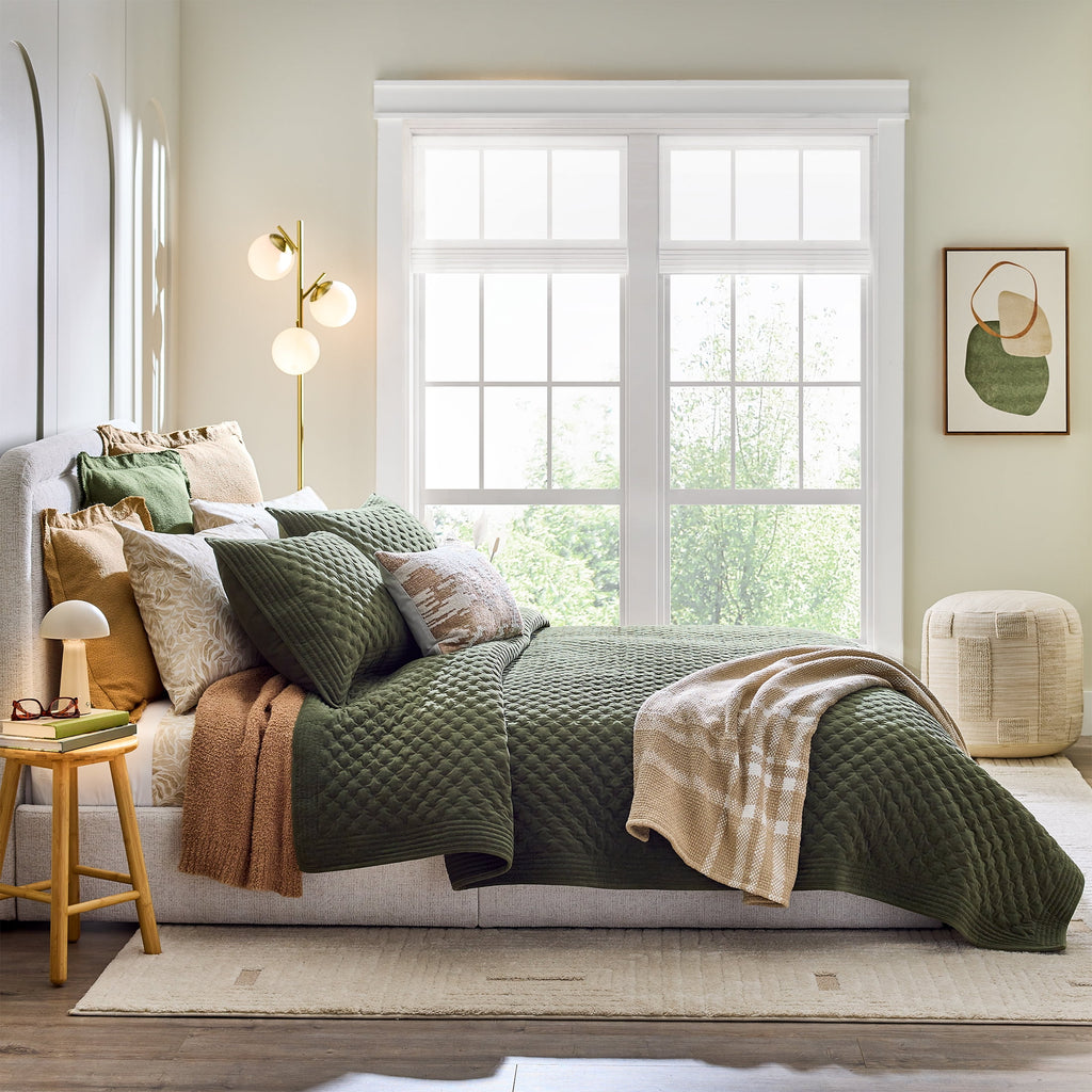 Velmora™ Tufted Matte Velvet Quilt, Green, Full/Queen