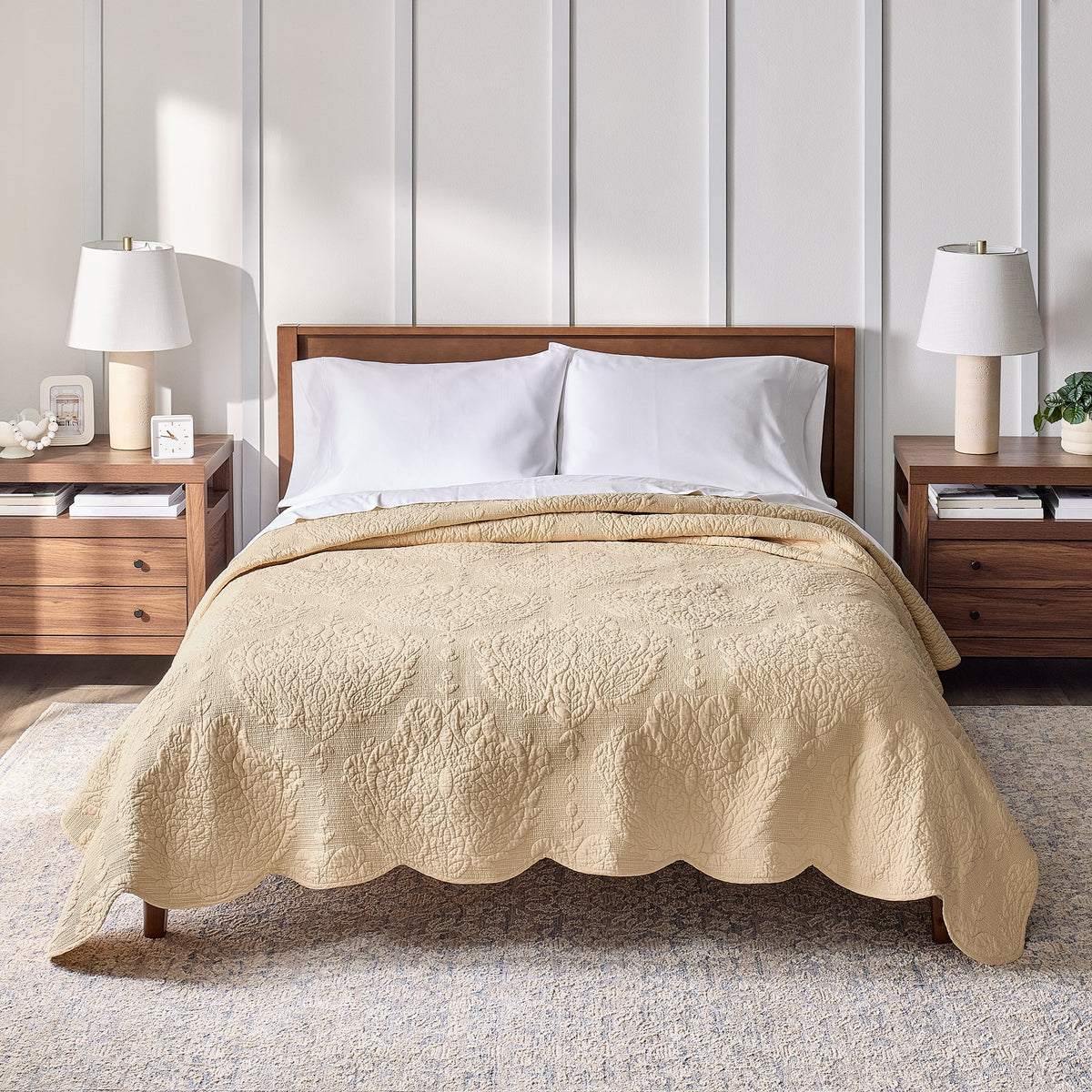 Velmora™ Paisley Medallion Cotton Quilt , Full/Queen, White, Scalloped Bedding