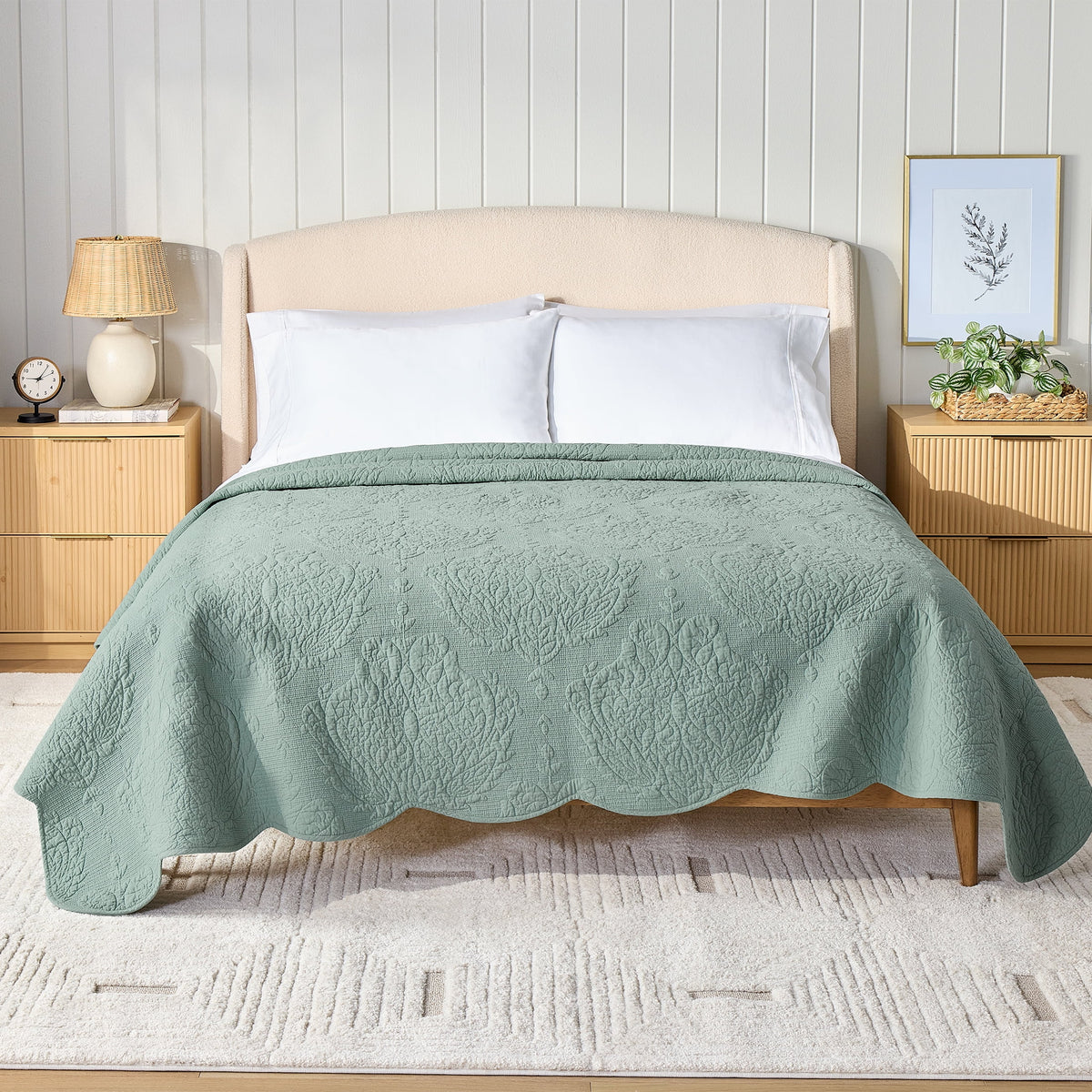 Velmora™ Paisley Medallion Cotton Quilt , Full/Queen, White, Scalloped Bedding