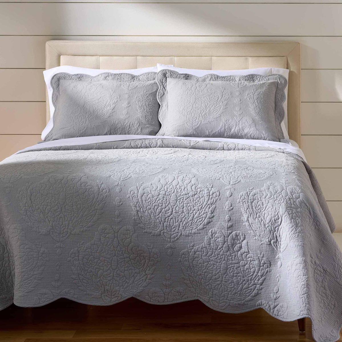 Velmora™ Paisley Medallion Cotton Quilt, King, White, Scalloped Bedding