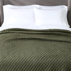 Velmora™ Tufted Matte Velvet Quilt, Green, Full/Queen