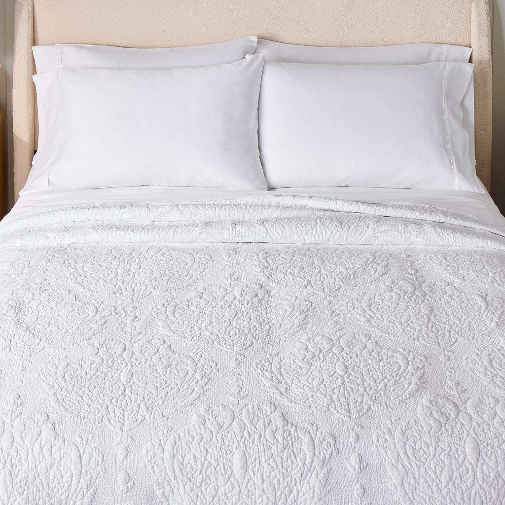 Velmora™ Paisley Medallion Cotton Quilt, King, White, Scalloped Bedding