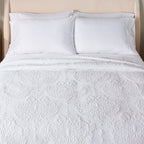 Velmora™ Paisley Medallion Cotton Quilt, King, White, Scalloped Bedding